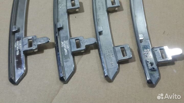 Молдинг решётки радиатора Land Cruiser 150