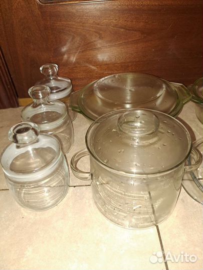 Кастрюля жаропрочная, крышка, банки
