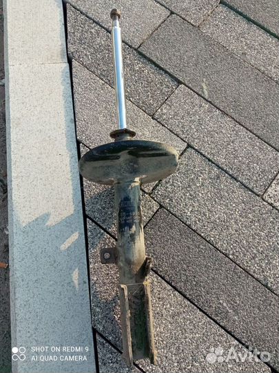 Продам запчасти(стойку) на toyota (тойоту)