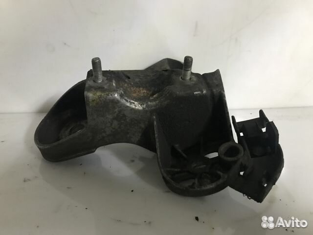 Кронштейн двигателя Audi A6 C5 правый 4b0199352d