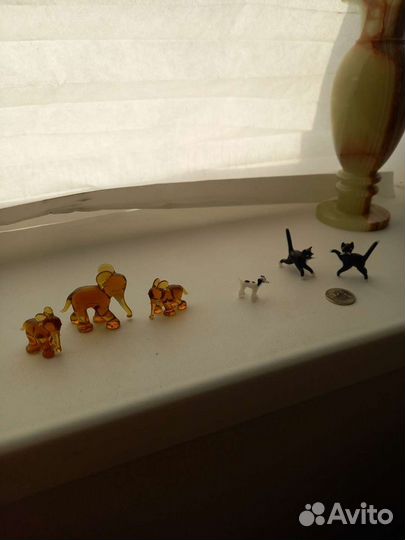 Фигурки из цветного стекла