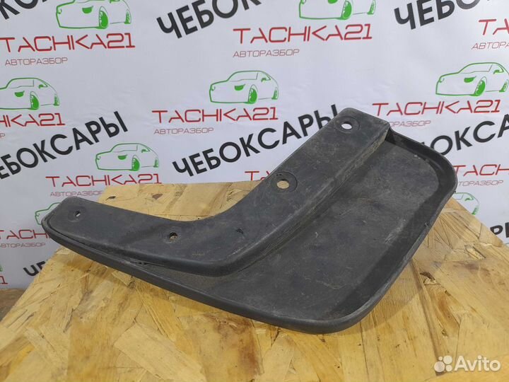 Брызговик задний правый Mitsubishi Pajero Sport 3