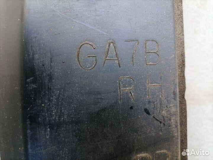 Накладка переднего крыла прав. для Mazda 626 (GE)