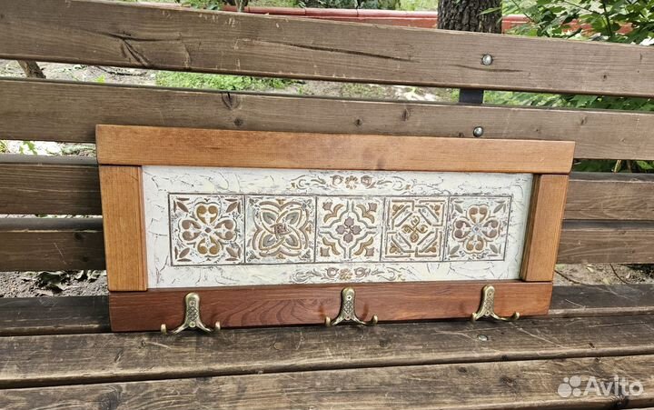 Вешалка настенная