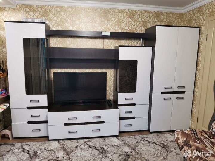 Стенка в гостиную новая