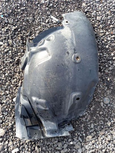 Подкрылок передний правый Renault Fluence