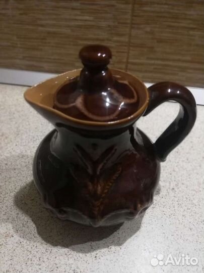 Глиняный кувшин для вина