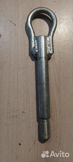 Буксировочный крюк (болт )