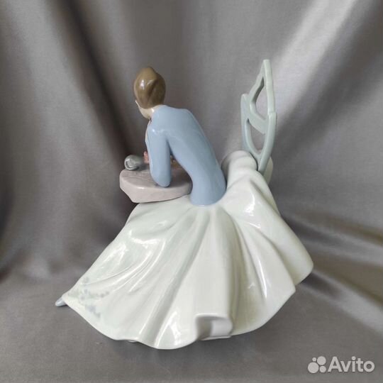 Статуэтка большая Lladro NAO 1355