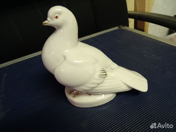 Голубь фарфоровая статуэтка гжель СССР