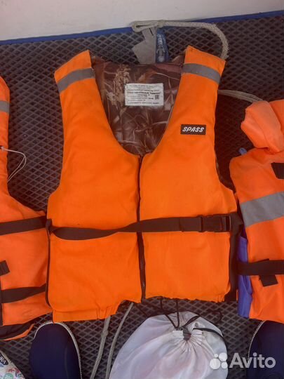 Спасательные жилеты