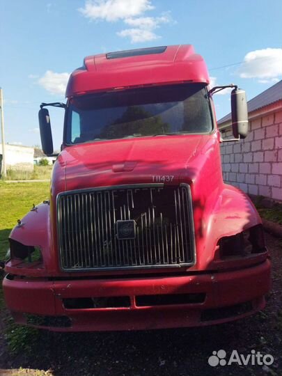 Volvo VNL 64T, 2002