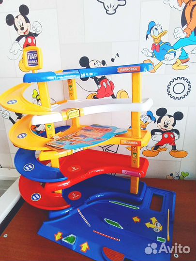 Детская парковка для машинок