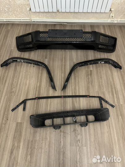 Передний бампер росширители арок и подкрыльники