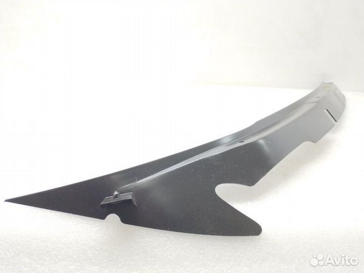 Уплотнитель капота правый Land Rover Discovery 5