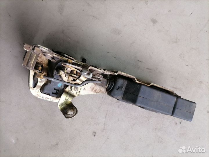 Замок двери перед.правый Opel Vectra A 1988-1995