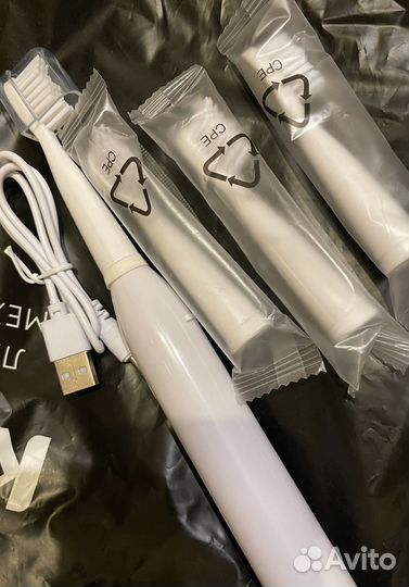 Электрическая зубная щетка