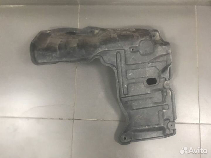Защита двигателя передняя правая Toyota Corolla
