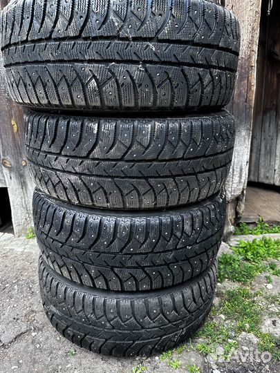 Bridgestone Ice Cruiser 7000 205/50 R17 90