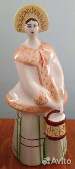 Статуэтка СССР Барышня с ведром