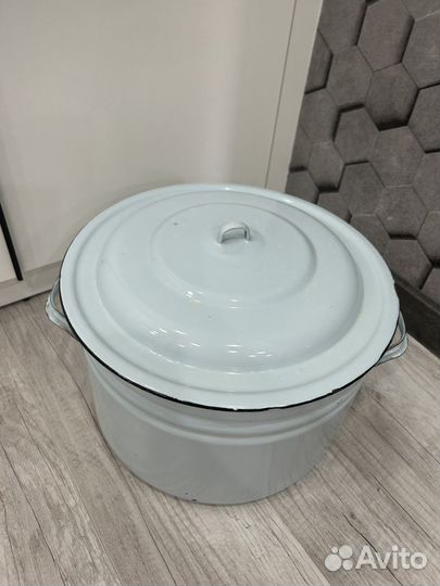 Кастрюля большая