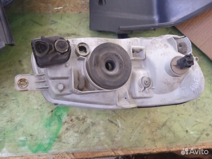 Фара галогеновая передняя левая Hyundai Accent