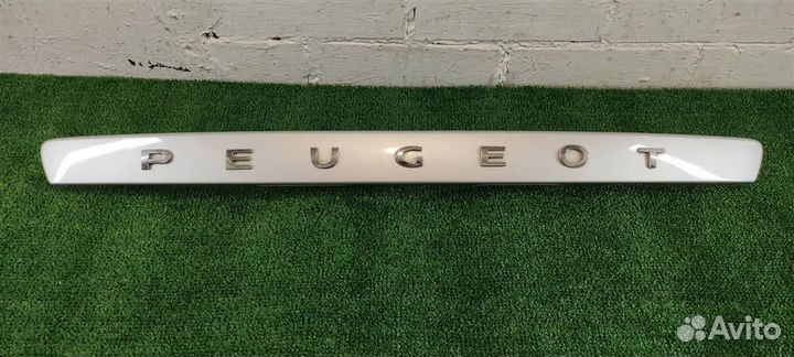 Накладка крышки багажника Peugeot 308 (4E) 2008