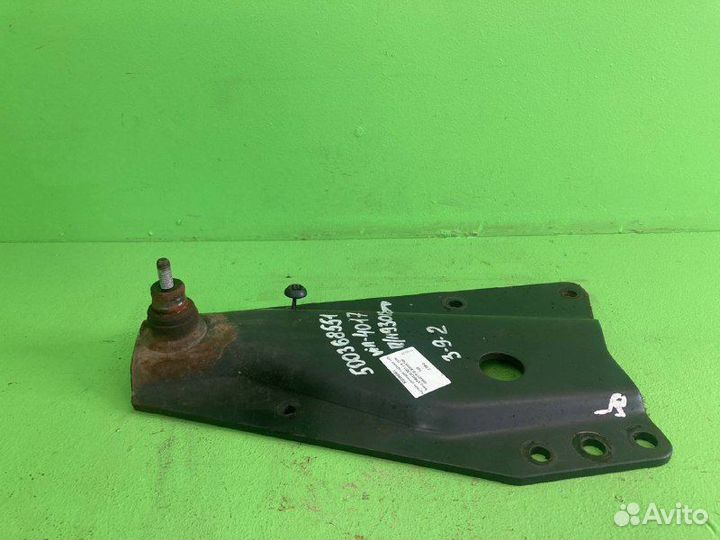 Кронштейн цилиндра подъема кабины iveco stralis