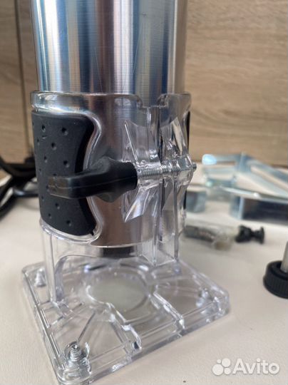 Фрезер DeWalt 530w сетевой новый