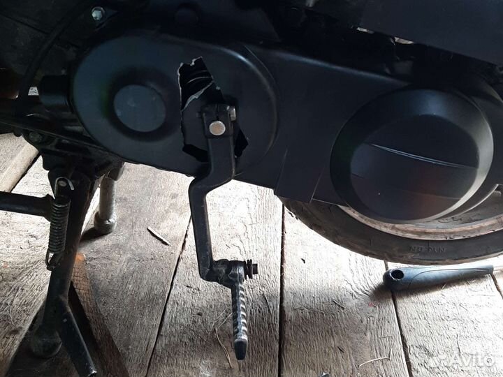 Продаю скутер в хорошем состоянии но бес пластика