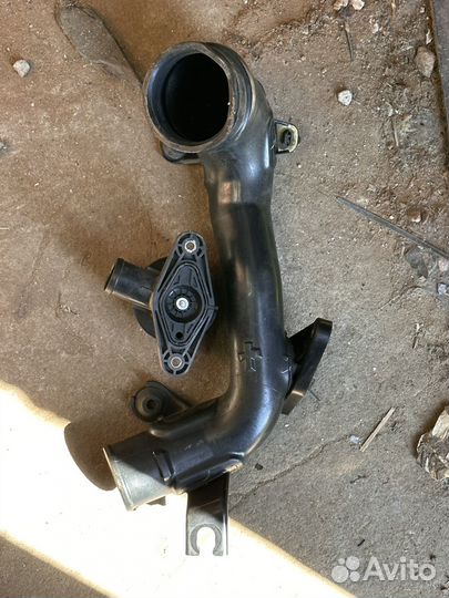 Впускная трубка с клапаном Nissan Juke