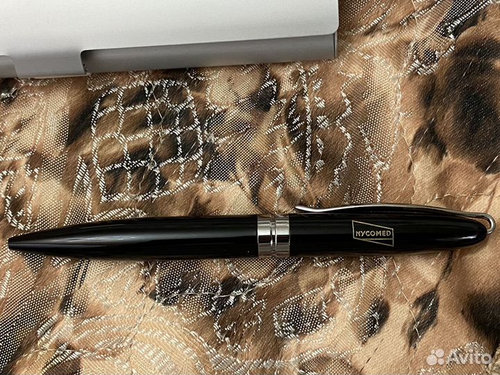 Ручка шариковая подарочная