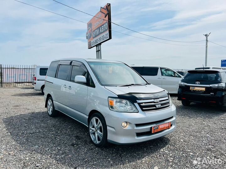 Toyota Noah 2.0 AT, 2003, 220 000 км