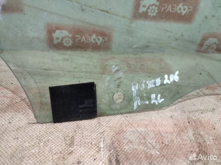 Стекло двери заднее левое Peugeot 206