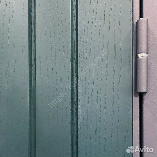 Уличная входная металлическая дверь со стеклом