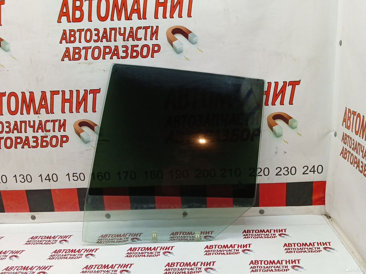 Стекло заднее левое Ссаньенг Кайрон
