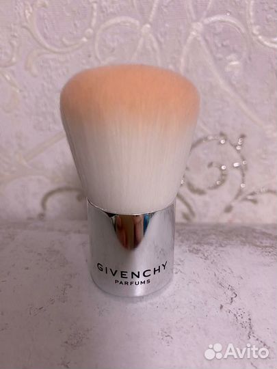 Кисть для макияжа Givenchy Kabuki