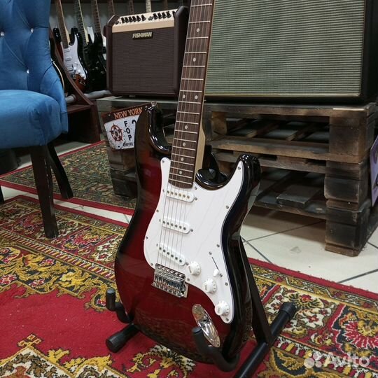 Электрогитара Homage HEG300 Stratocaster SSS Red S