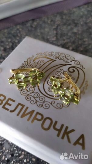 Серьги с перидотами оливкового цвета