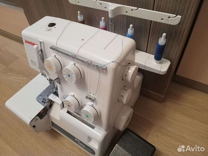 Швейная машина Janome