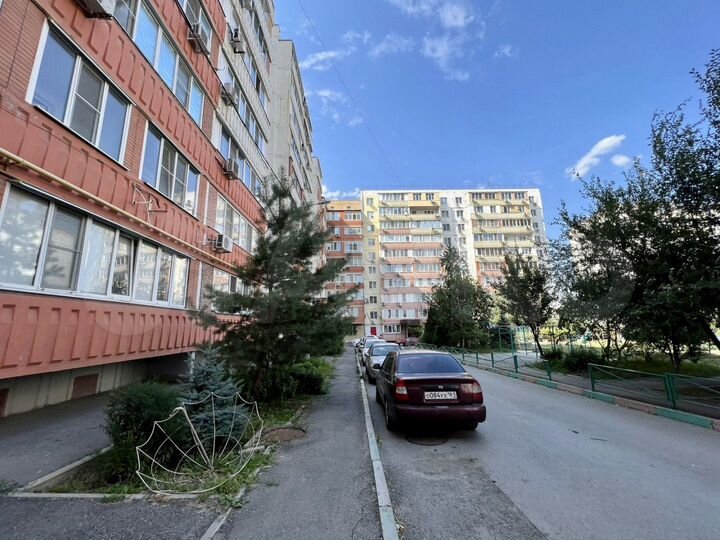 2-к. квартира, 65 м², 1/9 эт.