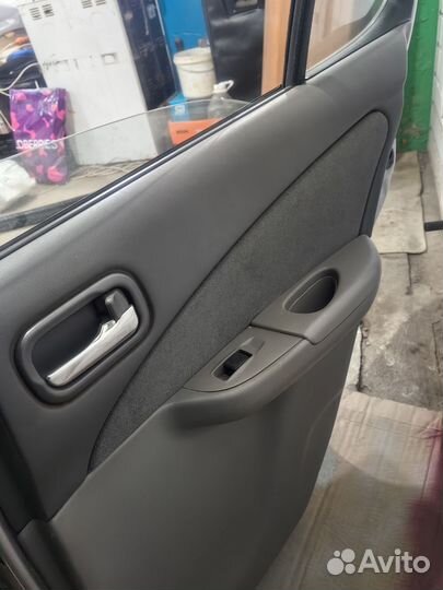 Дверь задняя правая