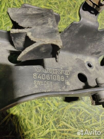 Крепление фары (кронштейн фары) левой Volvo FH