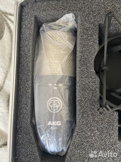 Студийный конденсаторный микрофон AKG P420