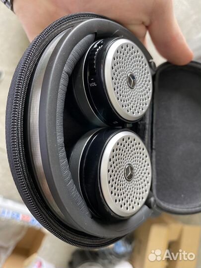 Беспроводные наушники Mersedes Benz (новые )