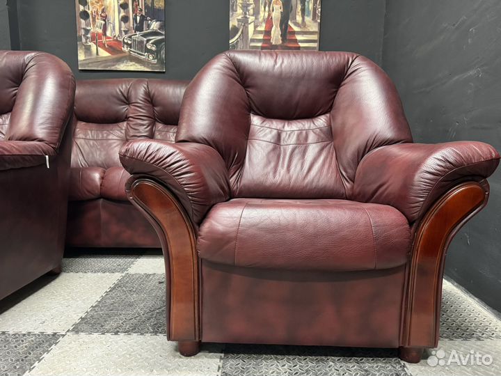 Кожаный диван