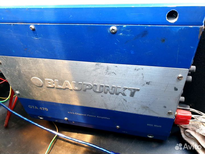 Сабвуфер и усилитель в автомобиль