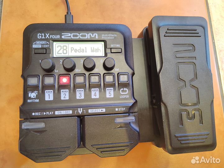 Гитарный процессор Zoom G1X four