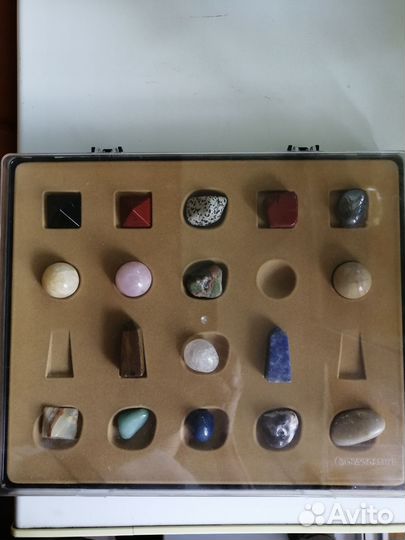 Набор минералов в кейсе
