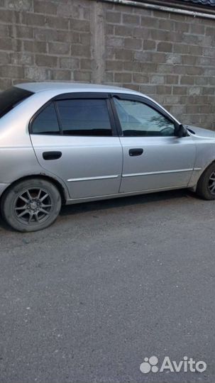 Hyundai Accent, 2001